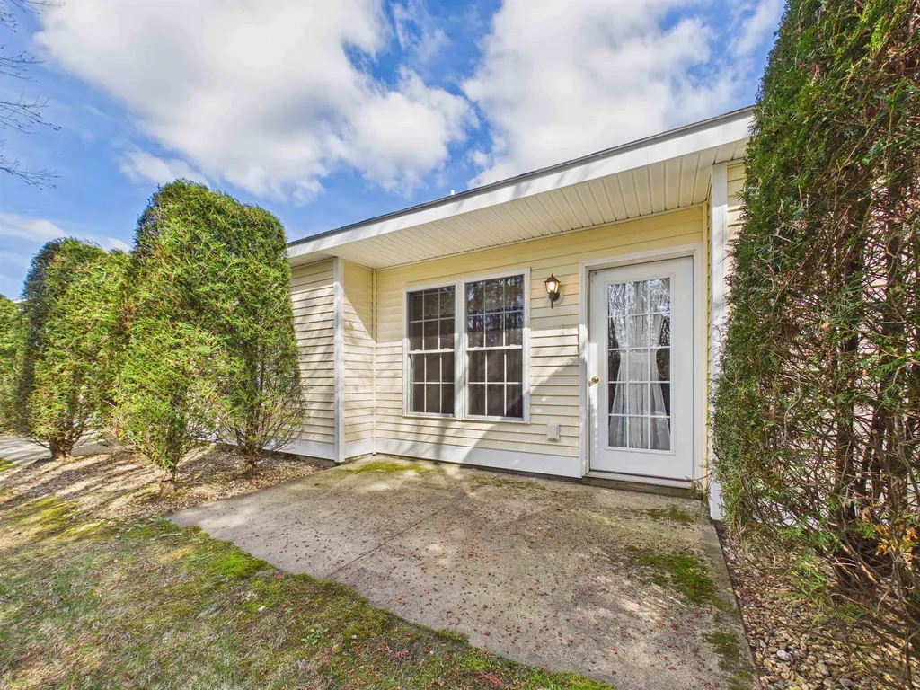 28 Owens Drive Swanzey NH 03446