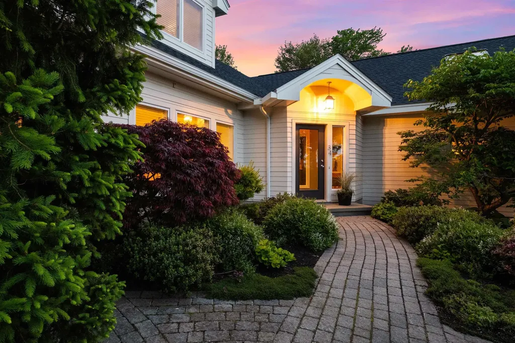 34 Briarwood Avenue Sanbornton NH 03269