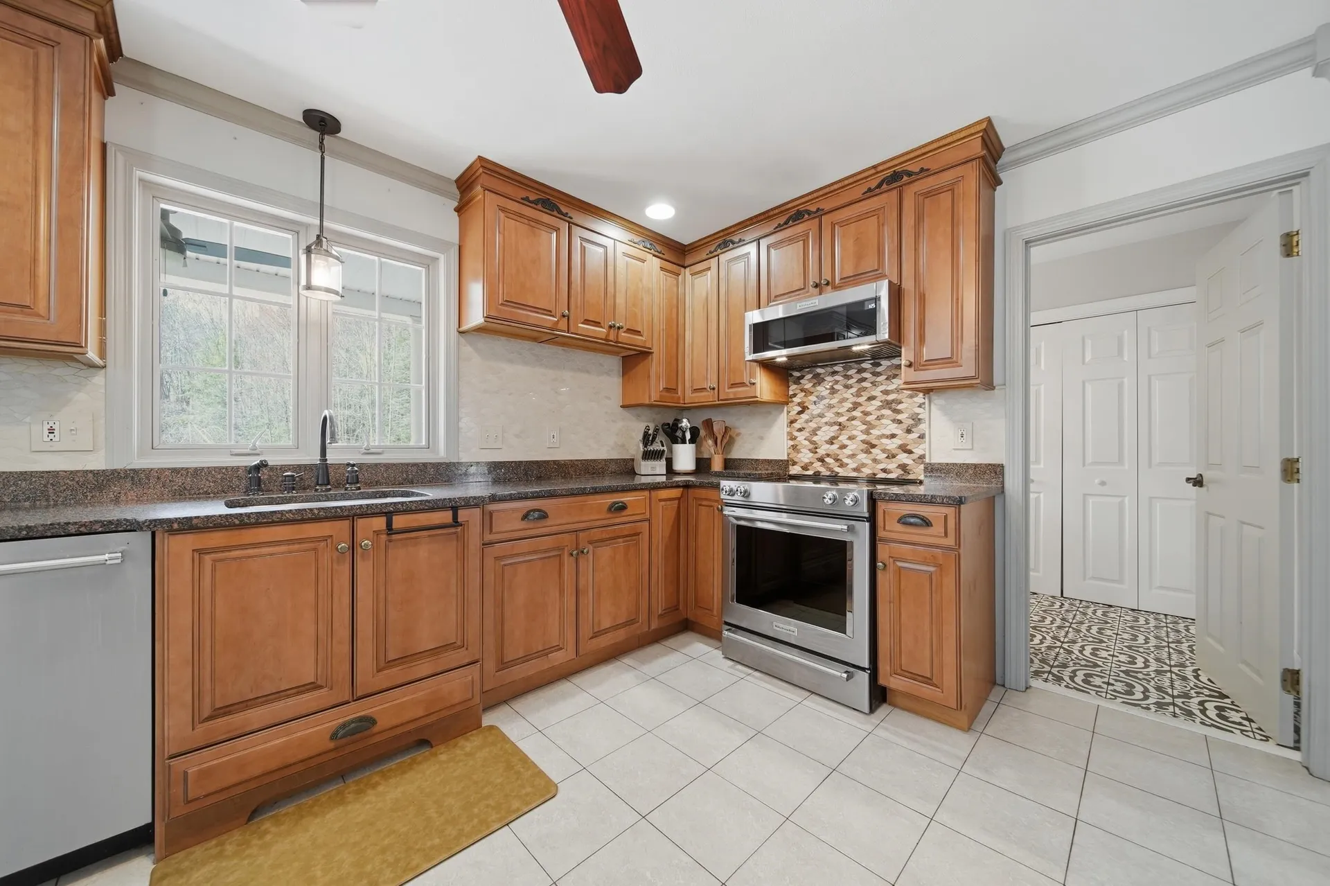 322 Meadow Fox Lane Chester NH 03036