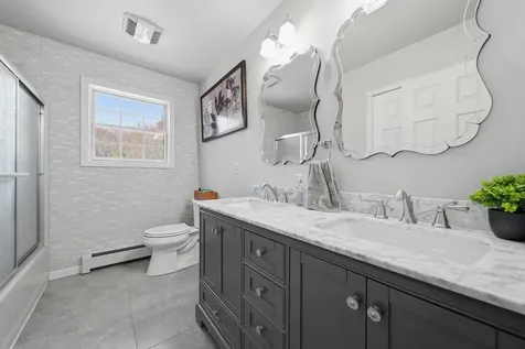 322 Meadow Fox Lane Chester NH 03036