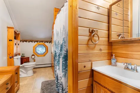 107 Lakeview Drive Errol NH 03579