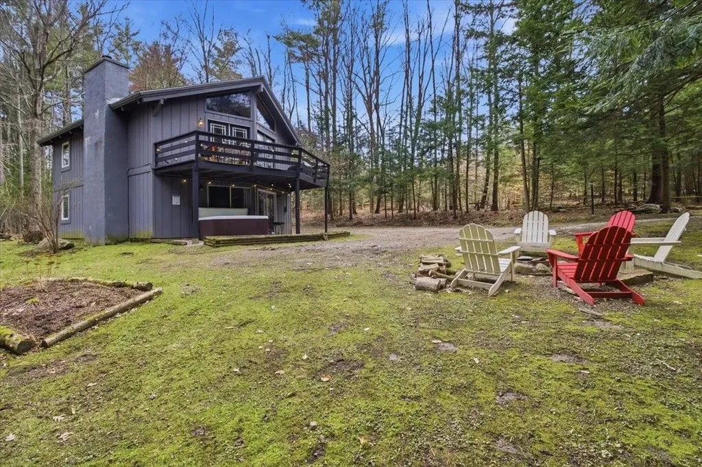 367 Shady Pines Sunderland VT 05250