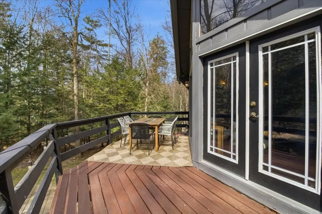 367 Shady Pines Sunderland VT 05250