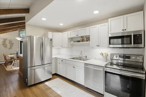 367 Shady Pines Sunderland VT 05250