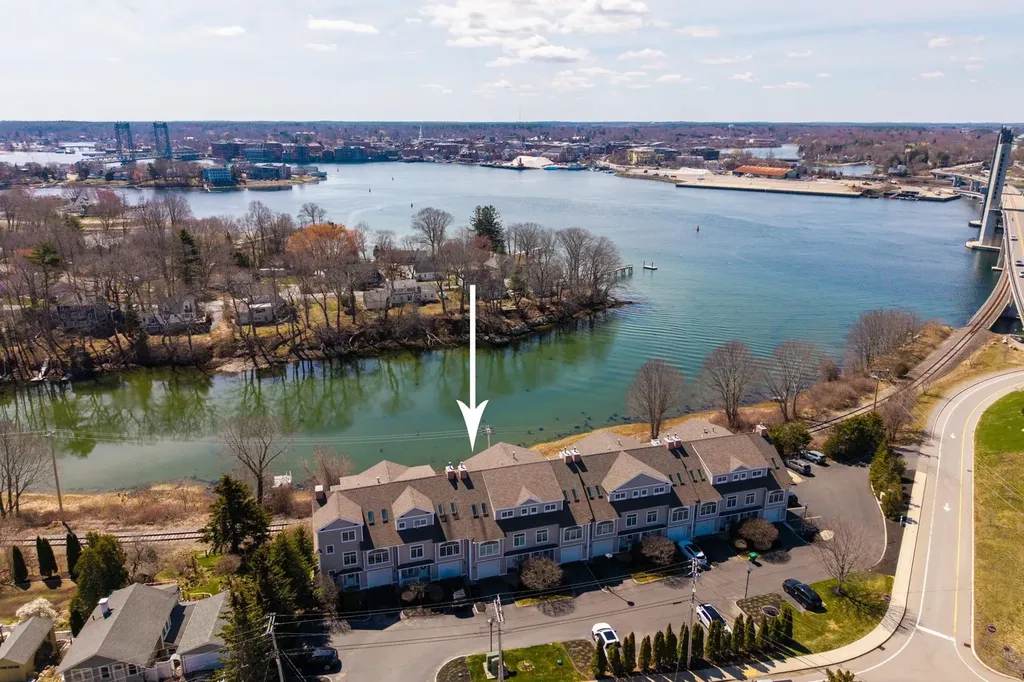 19 Bridge Street Kittery ME 03904