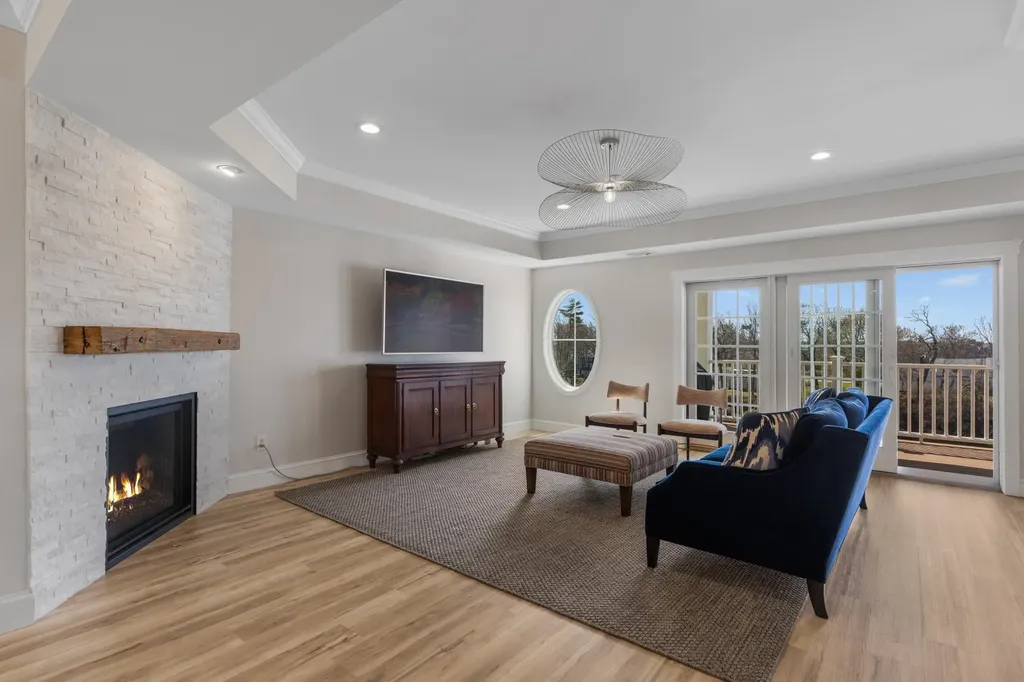 19 Bridge Street Kittery ME 03904