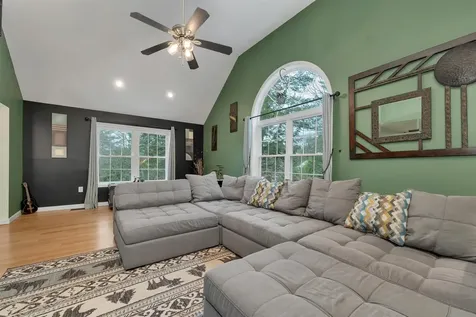 20 Ventura Drive Raymond NH 03077
