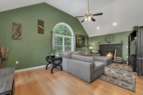 20 Ventura Drive Raymond NH 03077