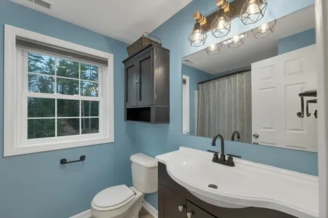 20 Ventura Drive Raymond NH 03077