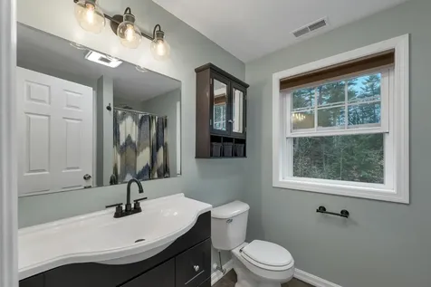 20 Ventura Drive Raymond NH 03077