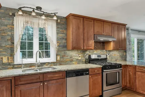 20 Ventura Drive Raymond NH 03077