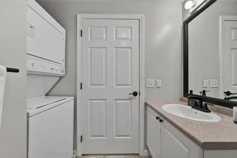 4 Crestview Circle Londonderry NH 03053