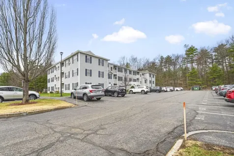 4 Crestview Circle Londonderry NH 03053