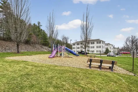 4 Crestview Circle Londonderry NH 03053