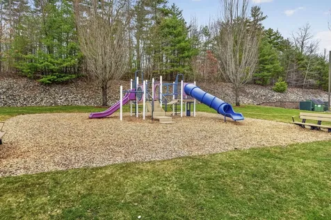 4 Crestview Circle Londonderry NH 03053