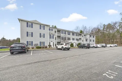 4 Crestview Circle Londonderry NH 03053