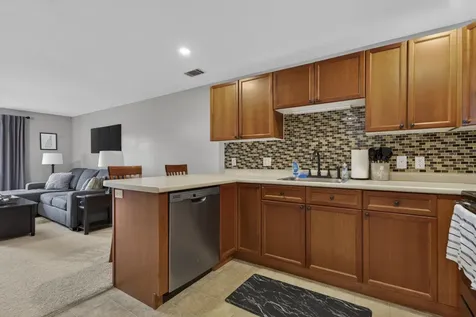 4 Crestview Circle Londonderry NH 03053
