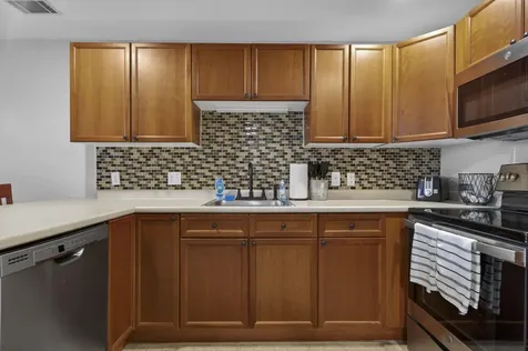 4 Crestview Circle Londonderry NH 03053