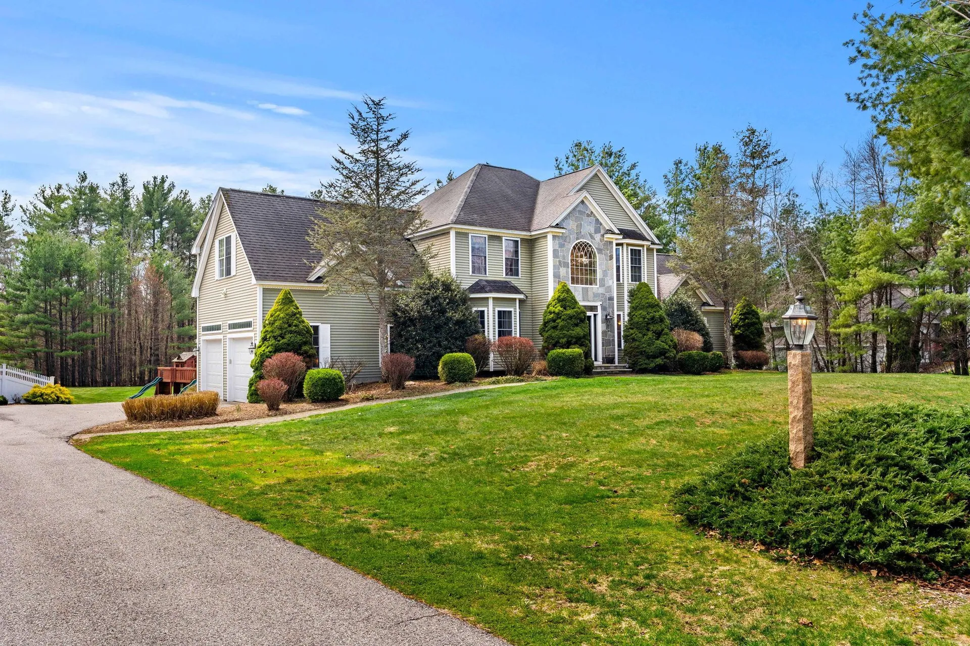 Salem NH, 3 Surrey Lane