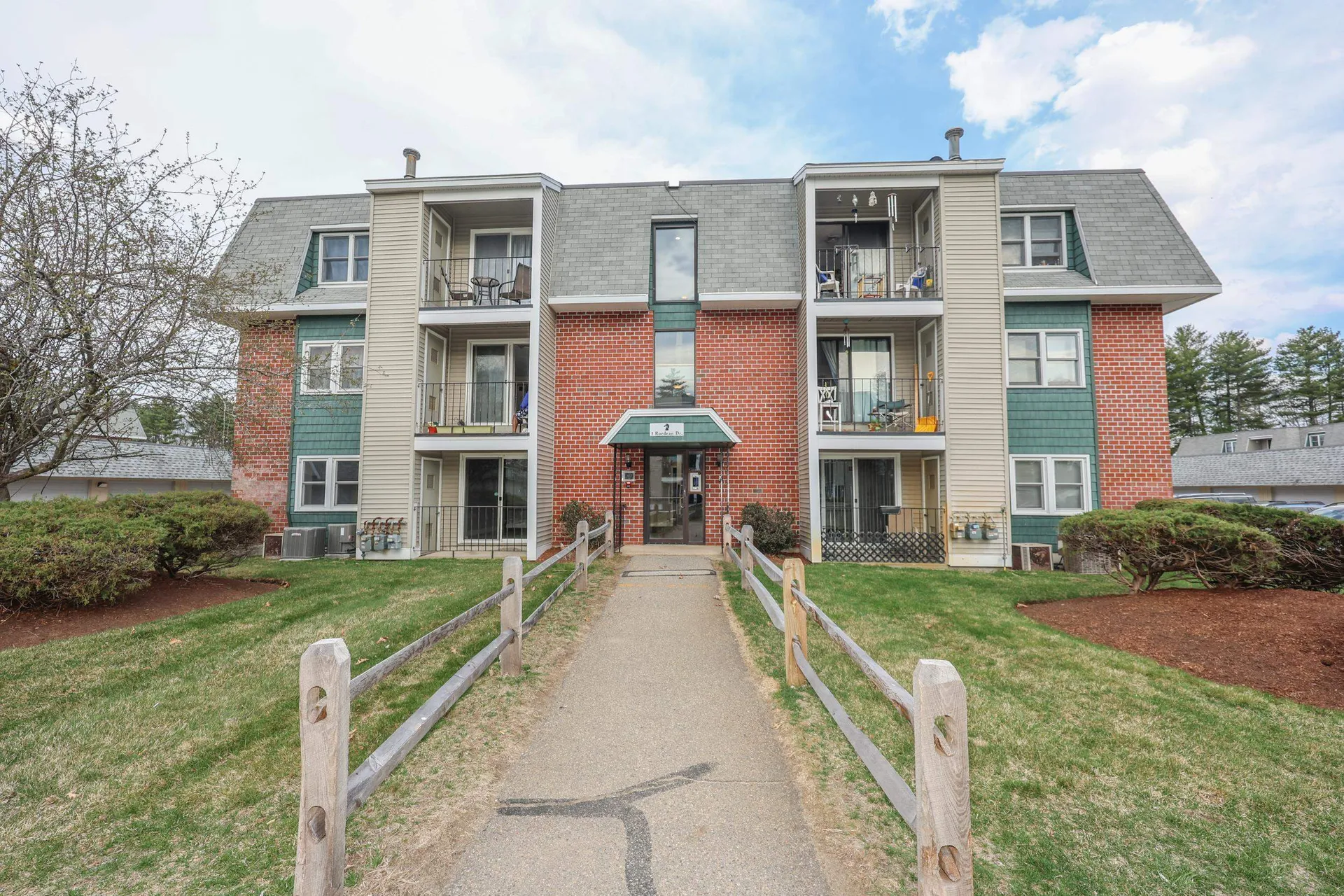 3 Roedean Drive Nashua NH 03063