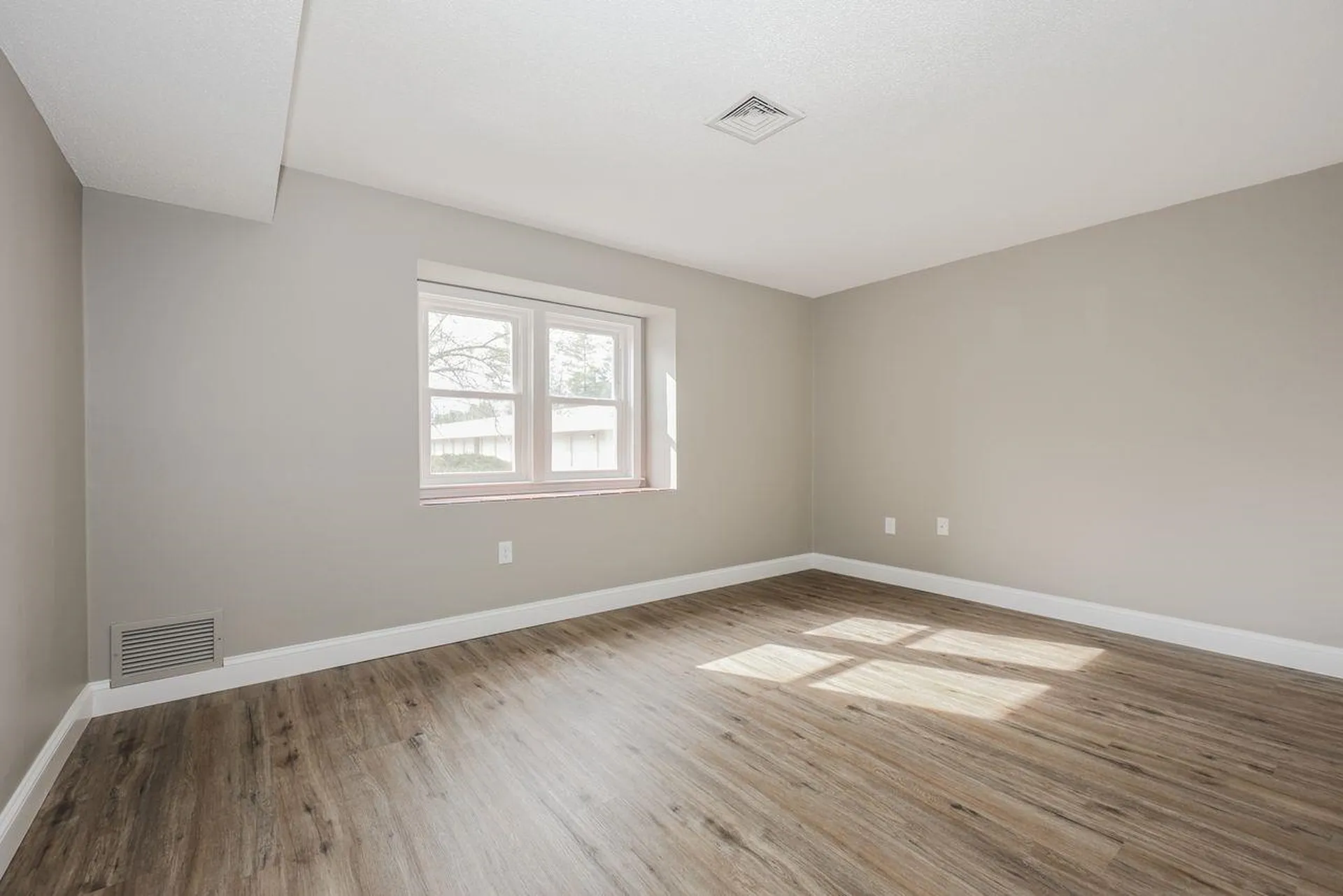 3 Roedean Drive Nashua NH 03063