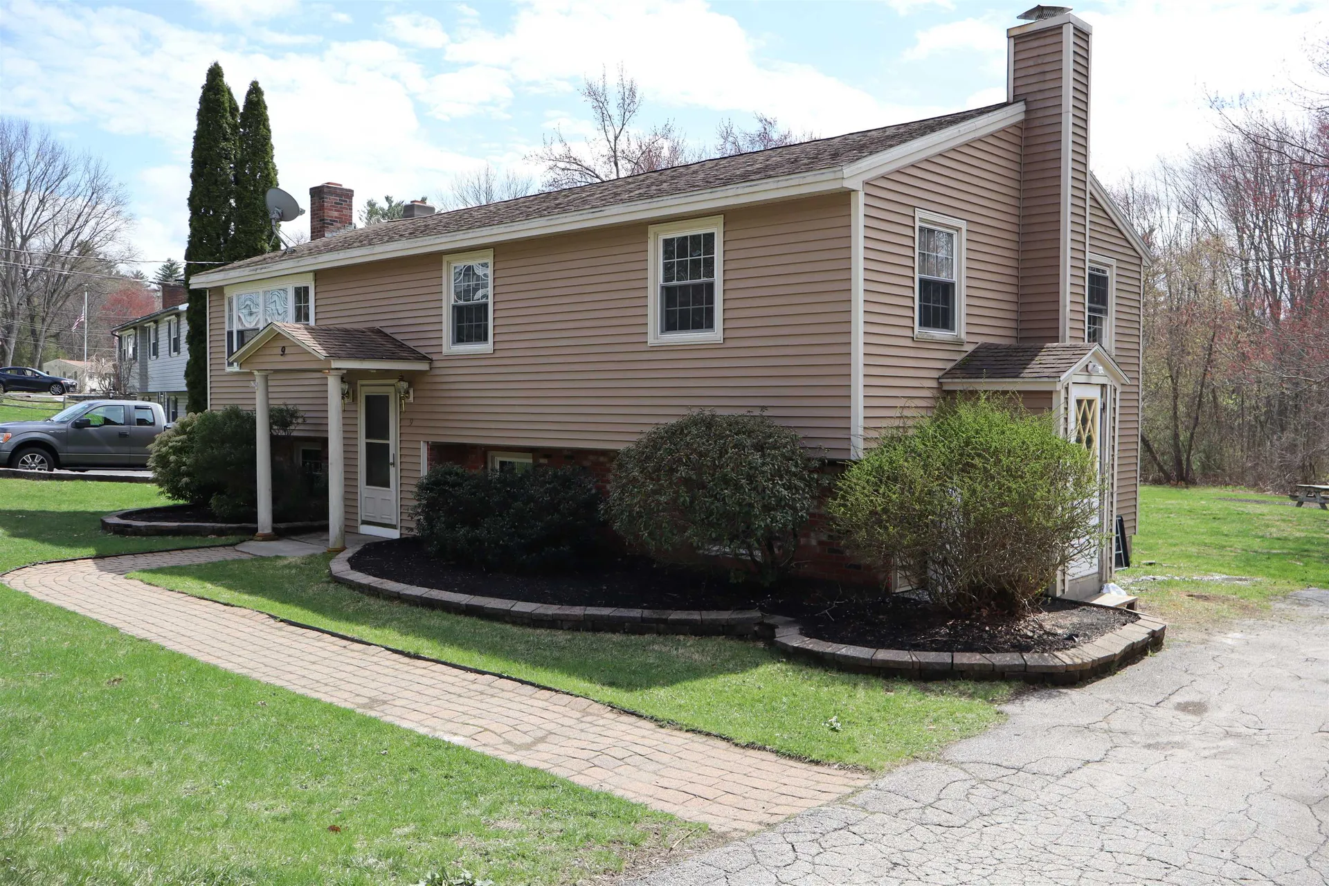 9 Whitehall Terrace Hooksett NH 03106-1842