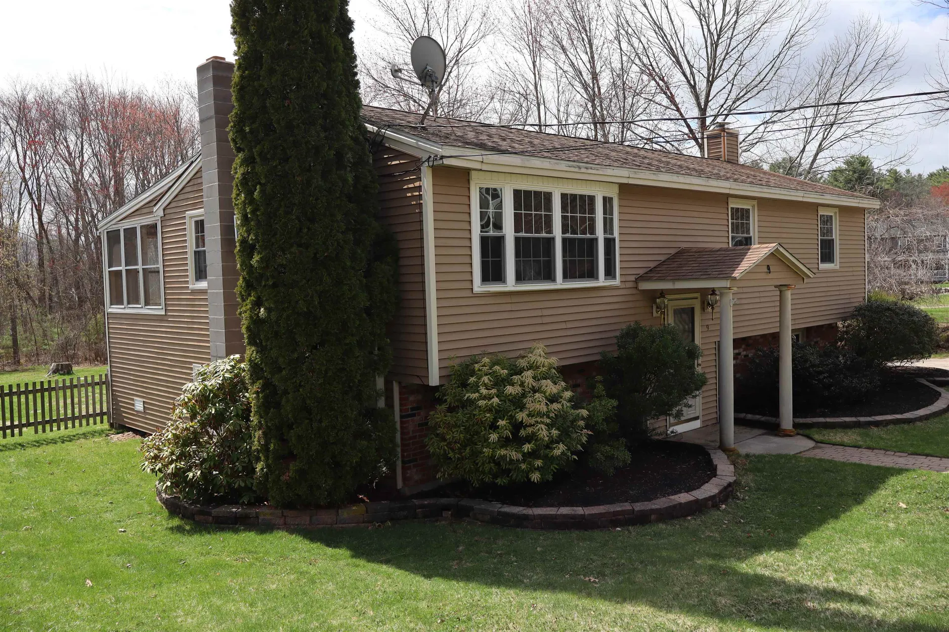 9 Whitehall Terrace Hooksett NH 03106-1842