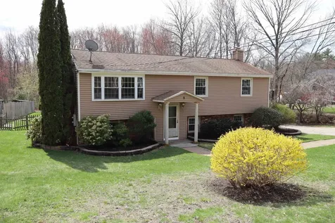 9 Whitehall Terrace Hooksett NH 03106-1842