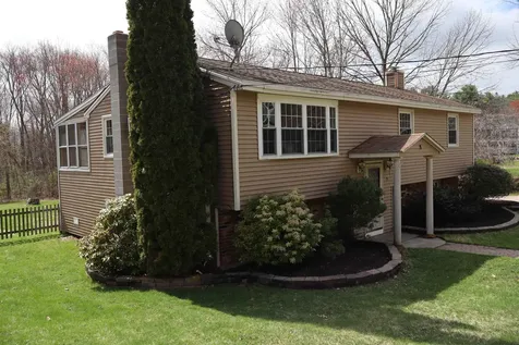 9 Whitehall Terrace Hooksett NH 03106-1842
