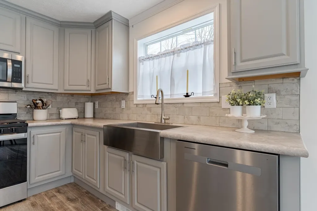 104 Robin Hood Drive Exeter NH 03833