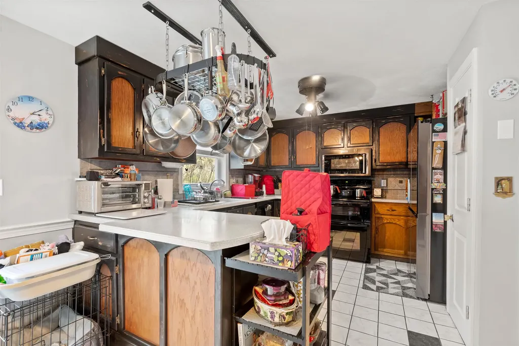 27 Reed Street Londonderry NH 03053