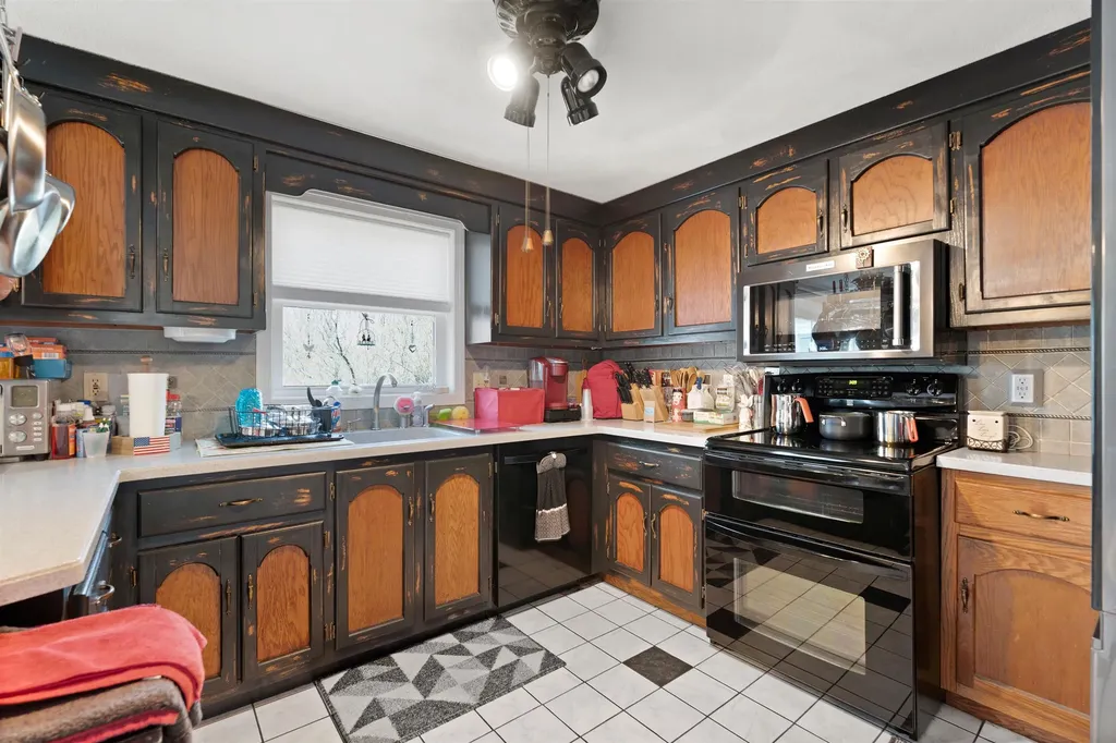 27 Reed Street Londonderry NH 03053