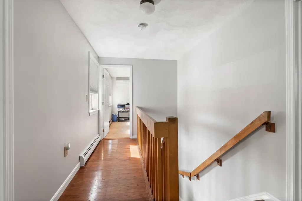 27 Reed Street Londonderry NH 03053