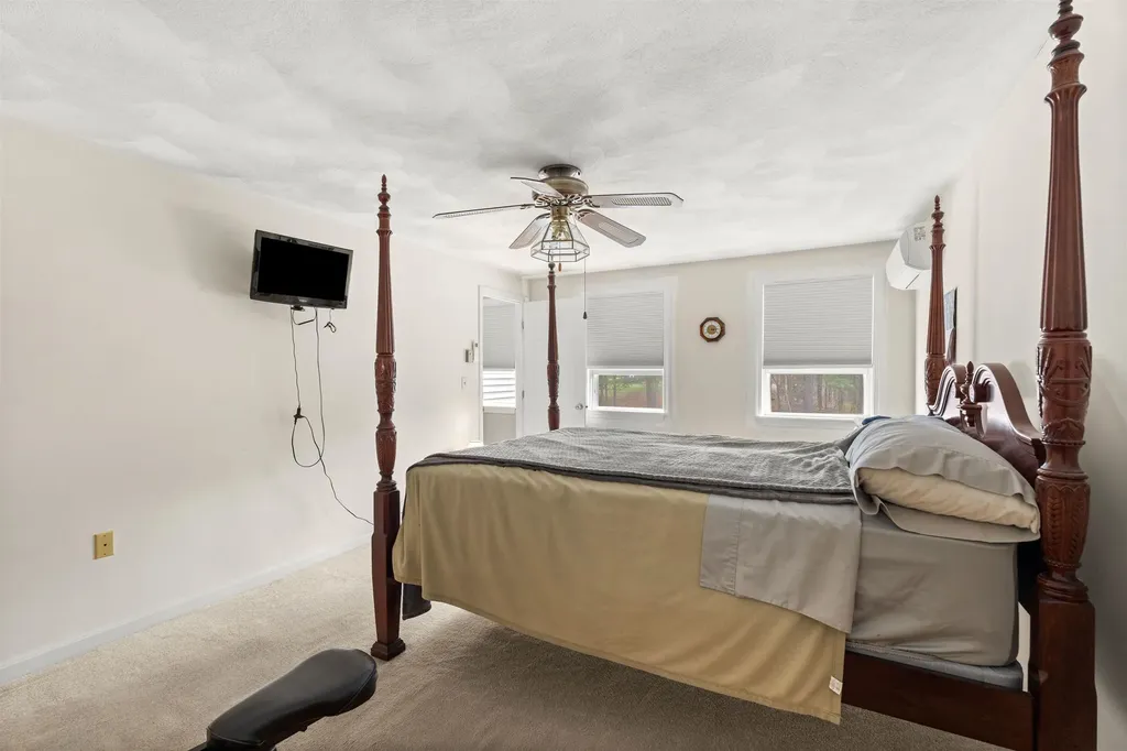 27 Reed Street Londonderry NH 03053