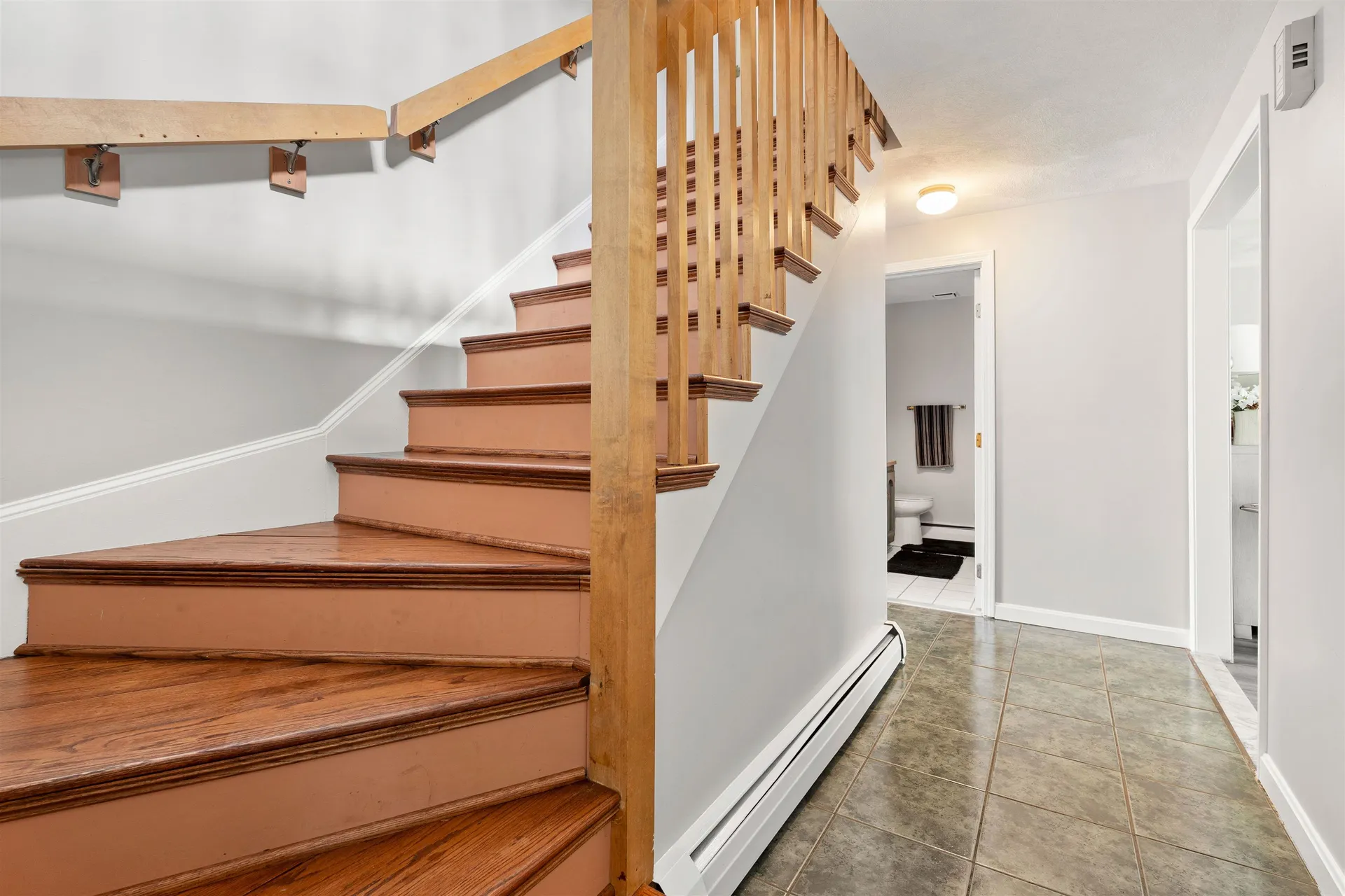 27 Reed Street Londonderry NH 03053