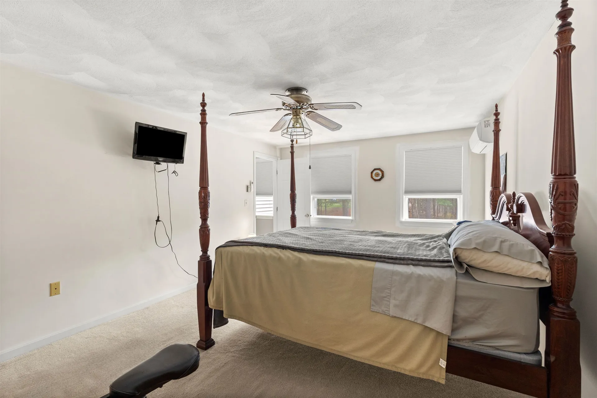 27 Reed Street Londonderry NH 03053