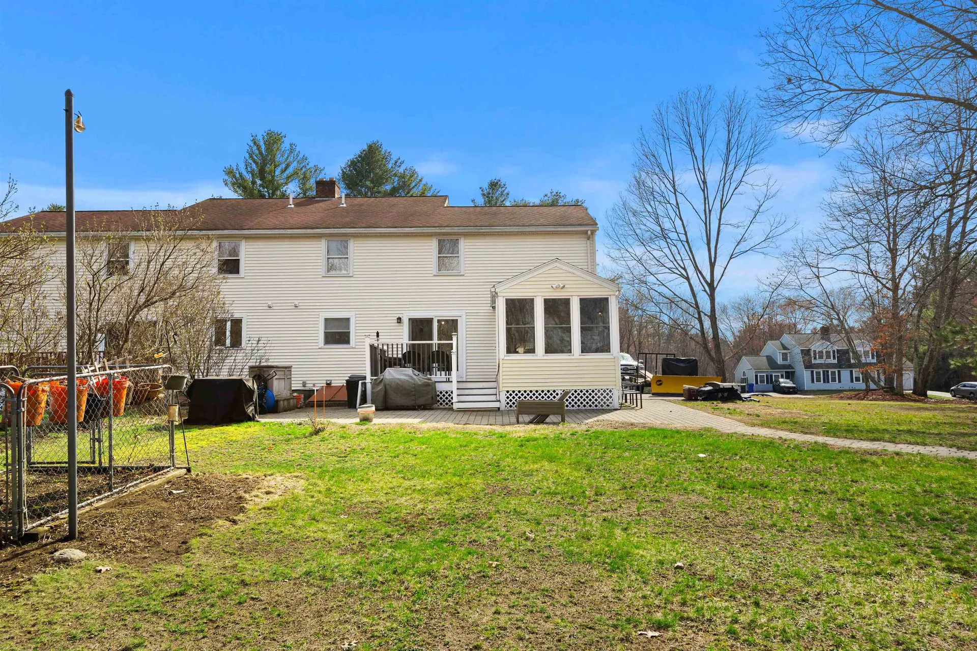 27 Reed Street Londonderry NH 03053