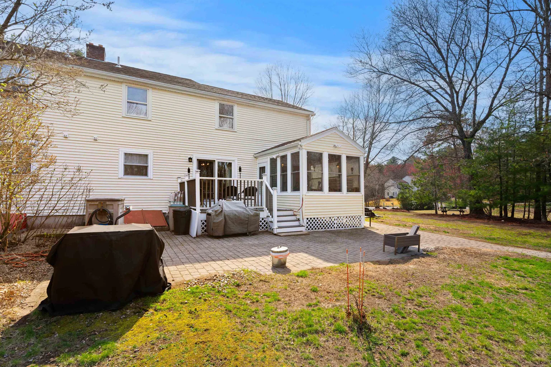 27 Reed Street Londonderry NH 03053