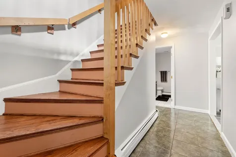 27 Reed Street Londonderry NH 03053