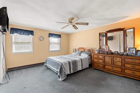 27 Reed Street Londonderry NH 03053