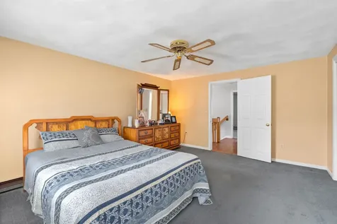 27 Reed Street Londonderry NH 03053