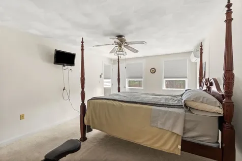 27 Reed Street Londonderry NH 03053