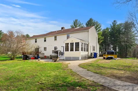 27 Reed Street Londonderry NH 03053