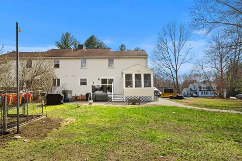 27 Reed Street Londonderry NH 03053