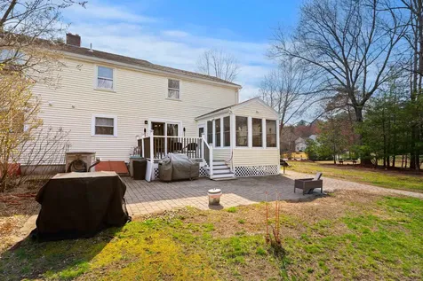 27 Reed Street Londonderry NH 03053