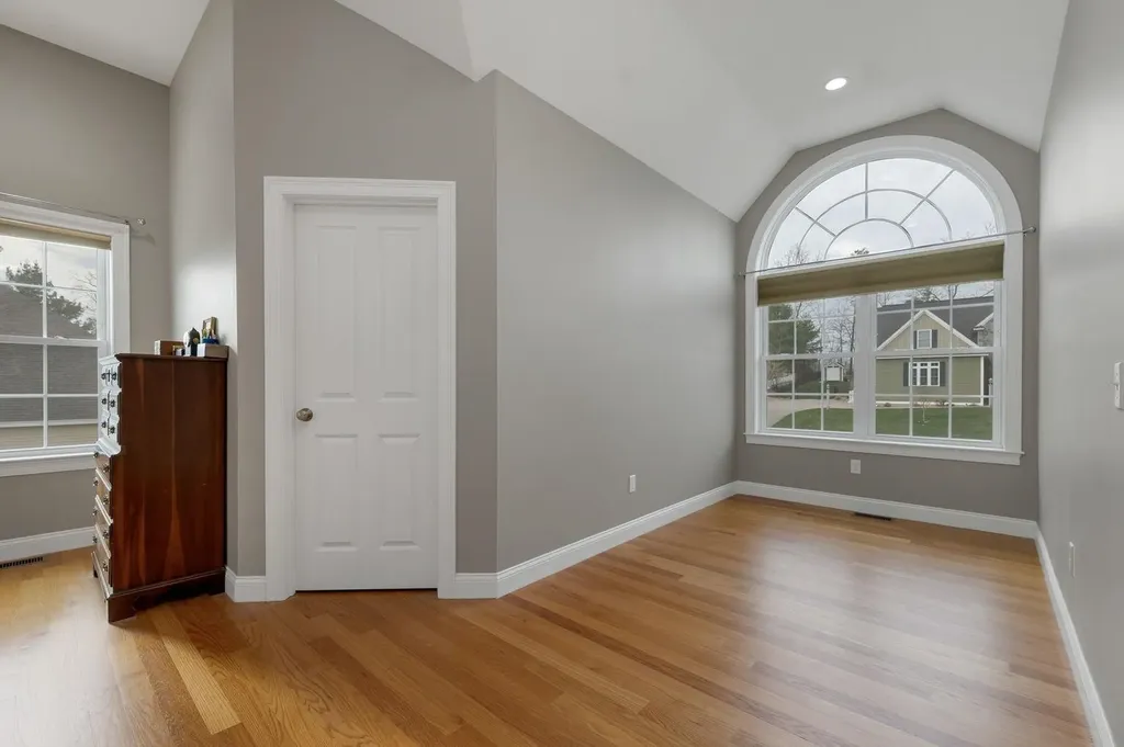 26 Lamplighter Lane Salem NH 03079