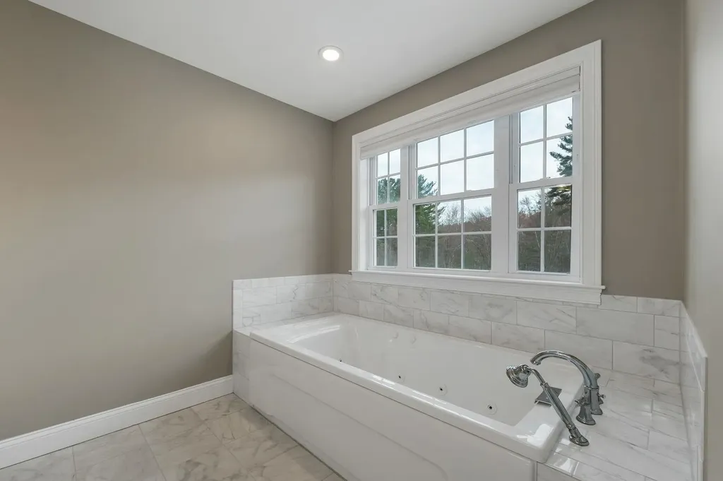 26 Lamplighter Lane Salem NH 03079