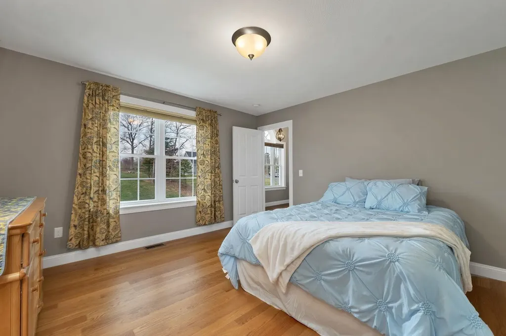 26 Lamplighter Lane Salem NH 03079