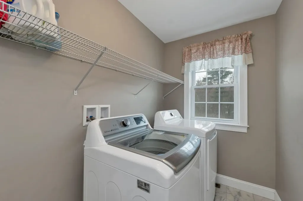 26 Lamplighter Lane Salem NH 03079