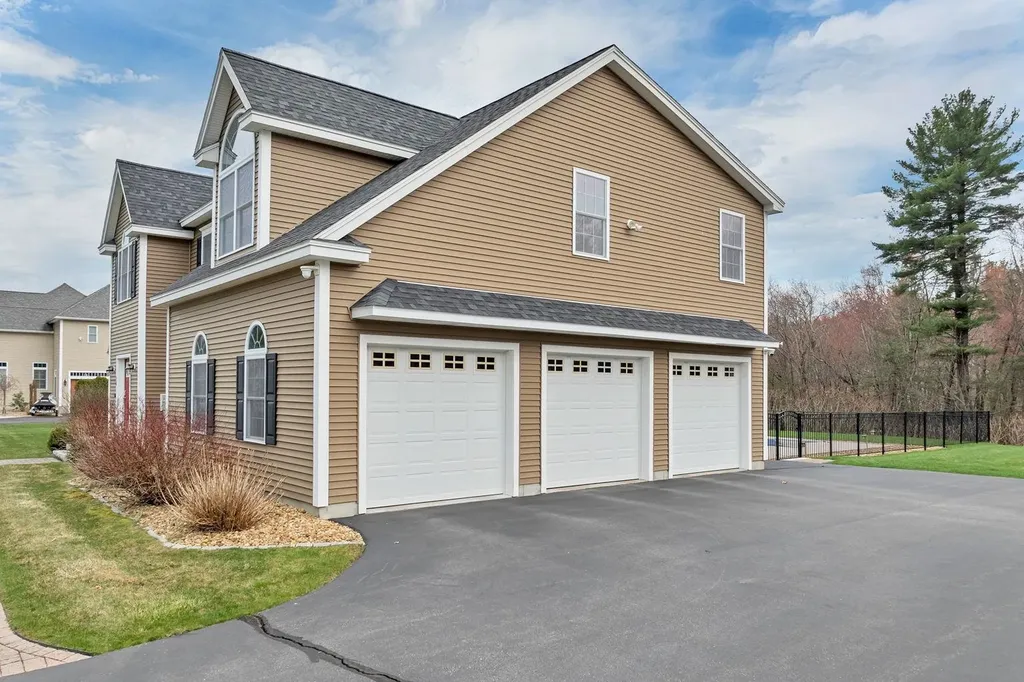 26 Lamplighter Lane Salem NH 03079